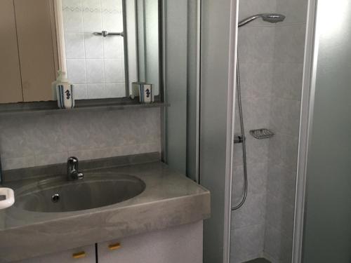 Ванна кімната в Appartement La Tranche-sur-Mer, 3 pièces, 5 personnes - FR-1-194-107