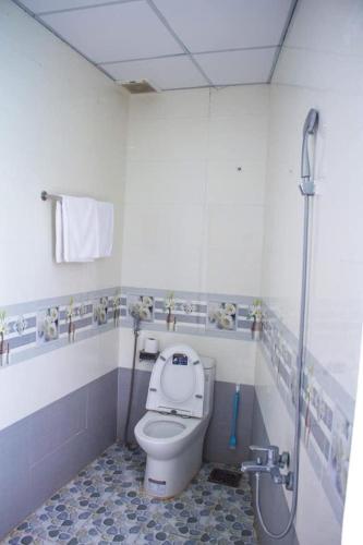 a bathroom with a toilet and a shower at Kinh Bac Hotel Quy Nhon in Quy Nhon