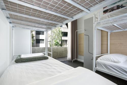 Postelja oz. postelje v sobi nastanitve Nomads Sydney