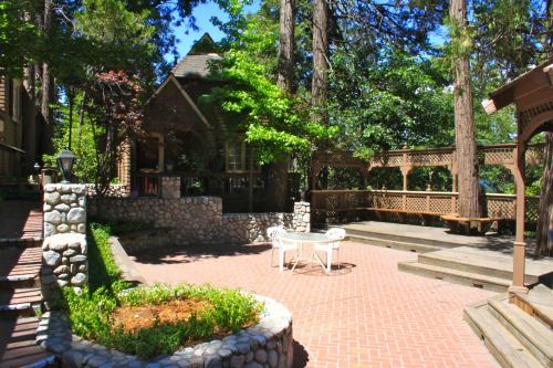 Gallery image of Saddleback Inn at Lake Arrowhead in Lake Arrowhead