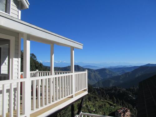 Pemandangan gunung umum atau pemandangan gunung yang diambil dari lodge
