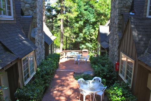 Gallery image of Saddleback Inn at Lake Arrowhead in Lake Arrowhead