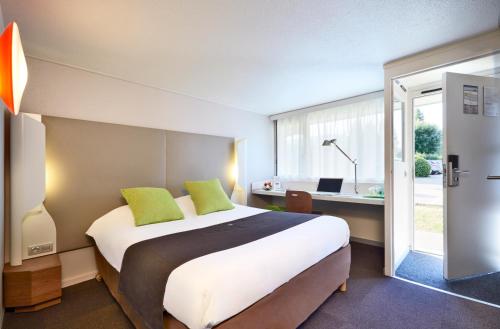 En eller flere senge i et værelse på Campanile Clermont Ferrand - Le Brezet