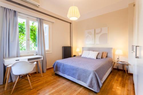 Katil atau katil-katil dalam bilik di A Homes Greece Kalamata - Urban Apartment 1 with Private Garden & Outdoor Space