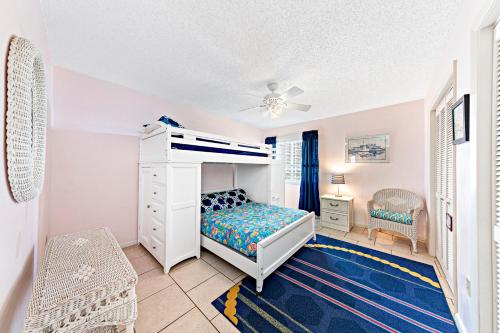 Ένα ή περισσότερα κρεβάτια σε δωμάτιο στο Edgewater West 102
