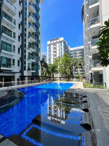 La alberca dentro o cerca de Studio at Newport World Airport Area Prime Location