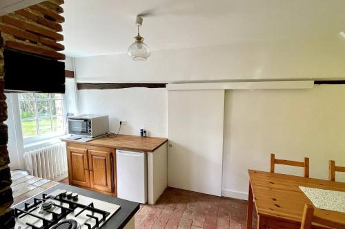 Photo de la galerie de l'établissement Longère des Bois de Bailly - Saint Fargeau 89 - Bourgogne - 2 nuits minimum, à Saint-Fargeau