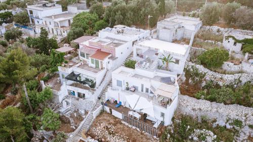 an aerial view of a large white house at Salento incantevole alloggio fronte mare in Marittima
