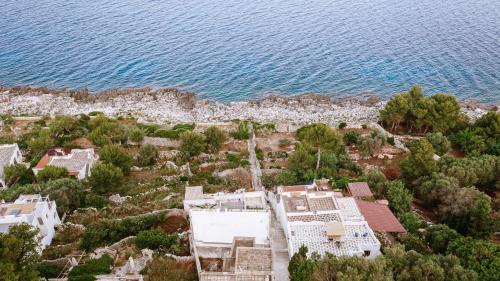 an aerial view of a village by the water at Salento incantevole alloggio fronte mare in Marittima