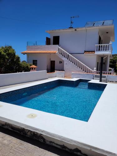 Bazén v ubytování Casa Punta del Sol Atico Vista Al Mar nebo v jeho okolí