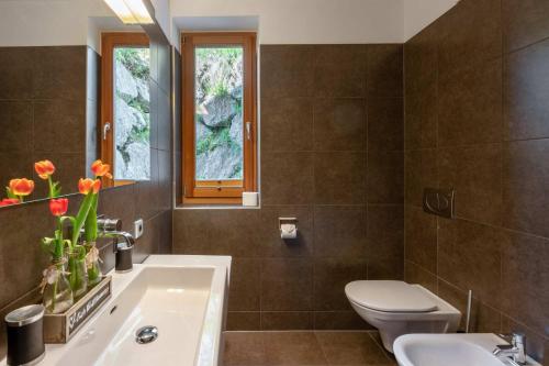 Un baño de Emma Apartments-