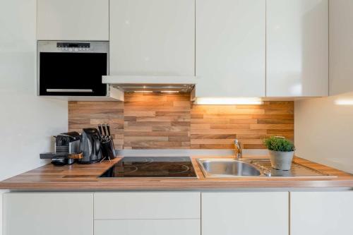 Una cocina o zona de cocina en Emma Apartments-