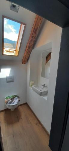 Ένα μπάνιο στο Bed & Breakfast - K2 Brunnen Haus