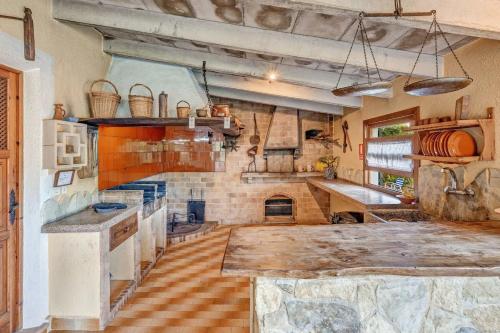 C095 Sort Llarga by Mallorca Villa Selection