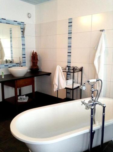 Phòng tắm tại Gasthof & Hotel Wolfsegger