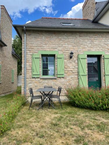 a table and two chairs in front of a house at Ker valyan in Cancale