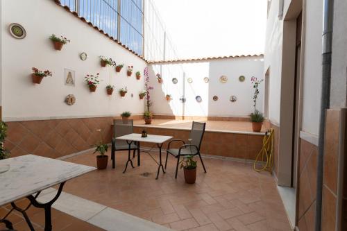 a room with a table and chairs in a building at Don Paula in Córdoba