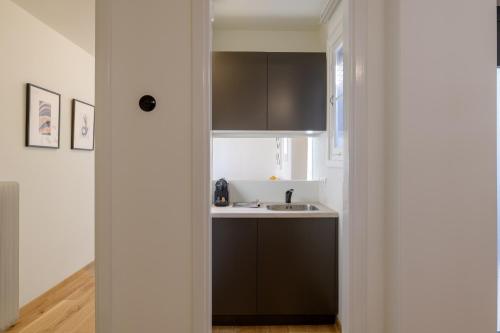 Meno Suite with Private Terrace - Jaccuzzi, Acropolis View