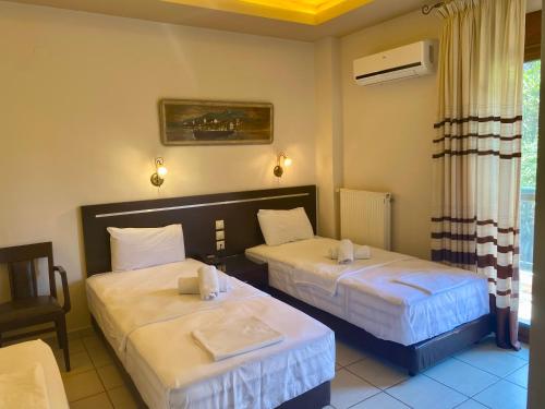Ένα ή περισσότερα κρεβάτια σε δωμάτιο στο Hotel Alkionis