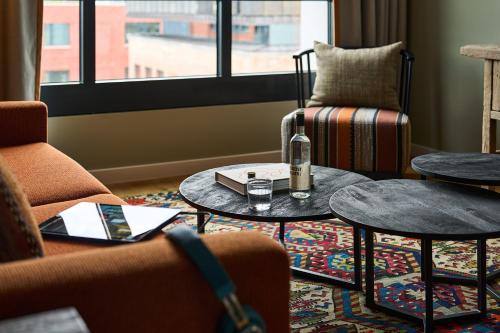Ein Sitzbereich in der Unterkunft FREIgeist Göttingen Nordstadt, A Member of Design Hotels
