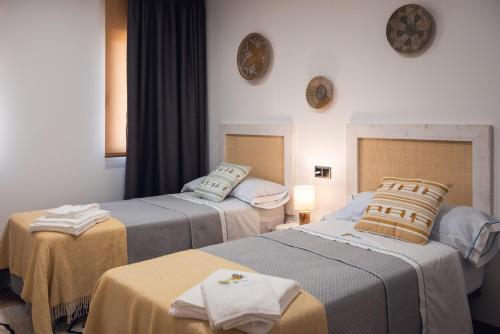 מיטה או מיטות בחדר ב-SuitesNature EcoCamp Beche