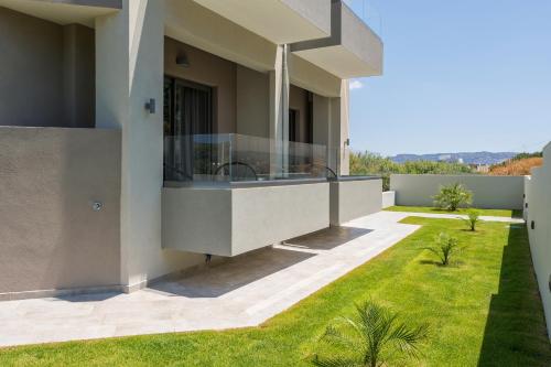 a balcony of a house with green grass at Kallistefan in Kissamos