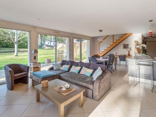 Photo de la galerie de l'établissement Villa standing avec jardin, plage à Trégastel, WiFi inclus - FR-1-368-128, à Trégastel