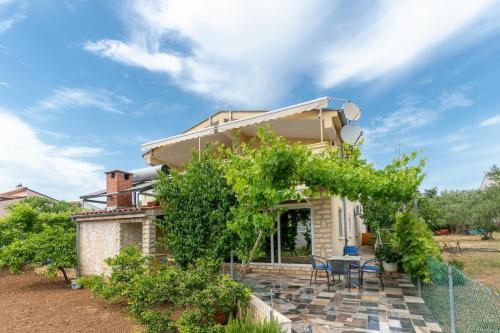 Fotografie z fotogalerie ubytování Apartments Besa v destinaci Pirovac
