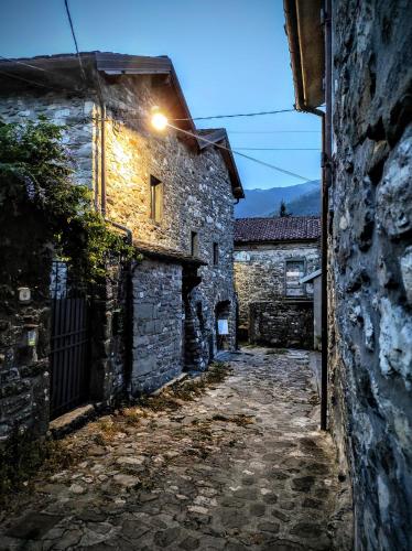 an alley in an old stone building with a street light at Eremo Gioioso in Pontremoli