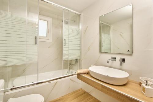 A bathroom at Ostria Apartments