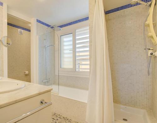 a bathroom with a shower and a sink at VILLA BONANOVA STYLE in Palma de Mallorca