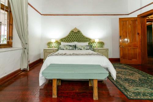 Postel nebo postele na pokoji v ubytování Ravenscliff Villa