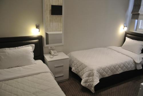 Centrum Sobe Rooms Čačakにあるベッド