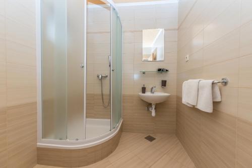 a bathroom with a shower and a sink at Apartments Villa Vujcic in Makarska