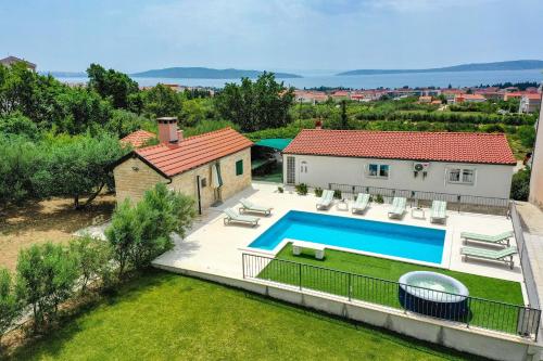 Dalmatian Sea-View Villa with Pool, Jacuzzi, Gym and Botanical Garden Near Trogir & Split