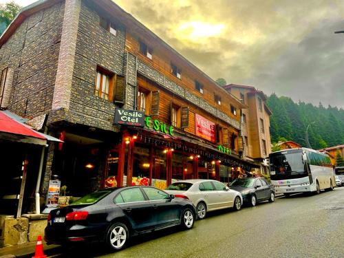 a group of cars parked in front of a building at Ayder Vesile Otel in Ayder Yaylasi