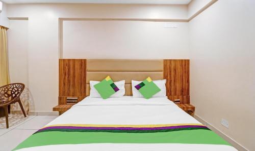 Un ou plusieurs lits dans un hébergement de l'établissement Treebo Silver Key, Marathahalli