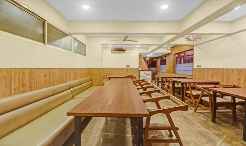 Restaurant ou autre lieu de restauration dans l'établissement Treebo Silver Key, Marathahalli