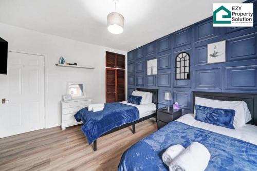 מיטה או מיטות בחדר ב-Ezy Property Solution Short Lets & Serviced Accommodation Norbury