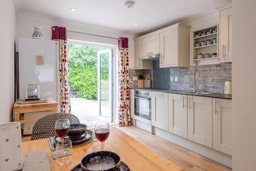 Dapur atau dapur kecil di Hattie's, Great Glemham
