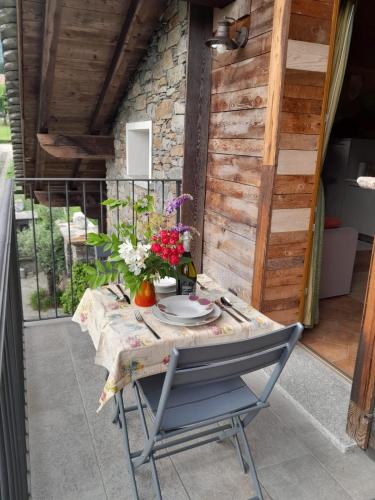 a table with a vase of flowers on a patio at Casa Unica- da Bruno in Colico