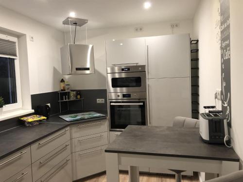 Kuchyň nebo kuchyňský kout v ubytování Ferienhaus Rheinblick