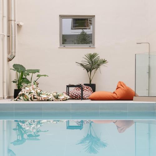 Πισίνα στο ή κοντά στο The City Hotel & Suites