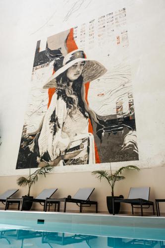 Πισίνα στο ή κοντά στο The City Hotel & Suites