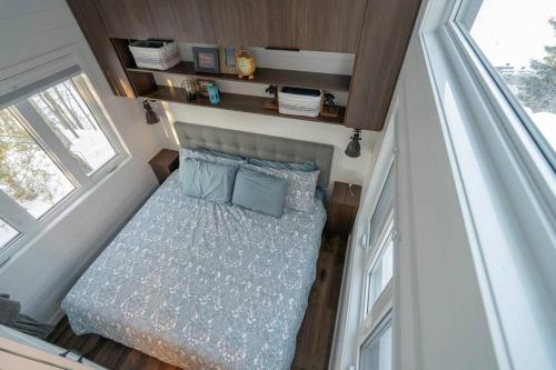 an overhead view of a bed in a tiny house at La Magnolia in Saint Zenon
