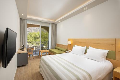 Akrotiri Beach Resort Hotel
