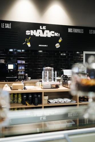 a store with a sign that says itsagencyangering at Aux Ateliers in Miserey-Salines