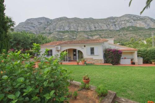 Agradable casa con piscina privada y jardín