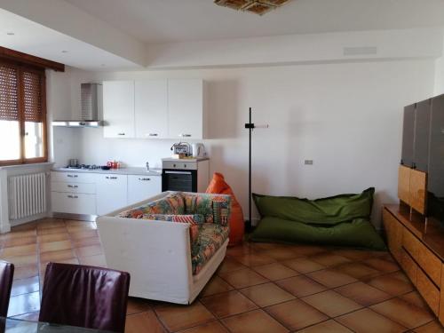 A kitchen or kitchenette at Daniel's House Gravina