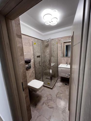 Marra apartaments tesisinde bir banyo